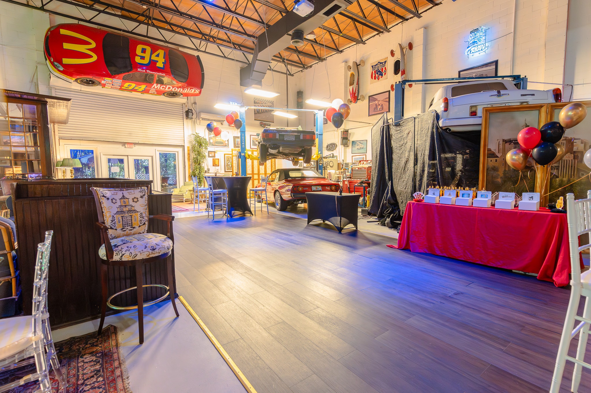 Teak Bar & Open Lounge